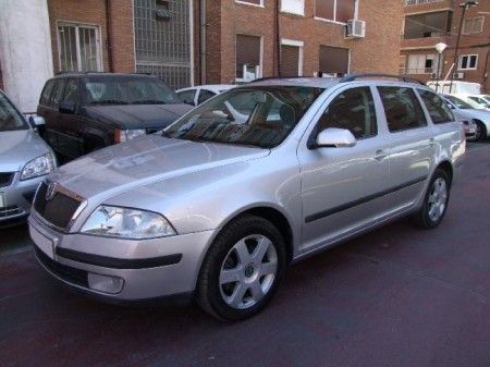 SKODA OCTAVIA COMBI 2.0TDI ELEG.DSG - Madrid