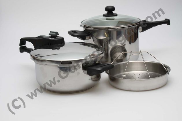 10. OLLA A PRESIN. SET DE TAPA COMBINABLE