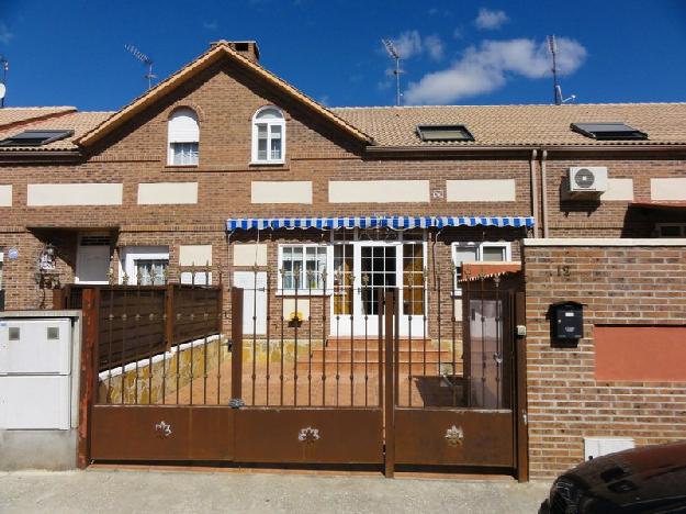 Casa adosada en Villanueva de la Torre