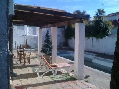 Chalet con 3 dormitorios se vende en Marbella, Costa del Sol