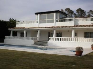 Chalet con 8 dormitorios se vende en Marbella, Costa del Sol