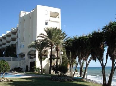 Apartamento con 2 dormitorios se vende en Estepona, Costa del Sol