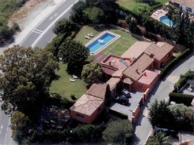 Chalet con 5 dormitorios se vende en Marbella, Costa del Sol