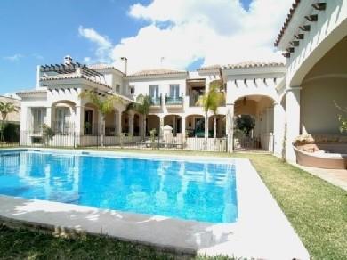 Chalet con 6 dormitorios se vende en Marbella, Costa del Sol