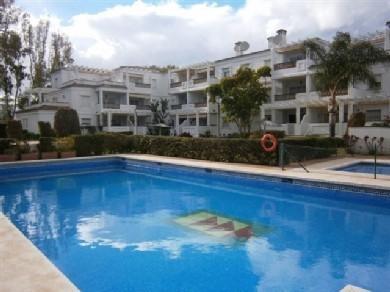 Apartamento con 3 dormitorios se vende en Marbella, Costa del Sol