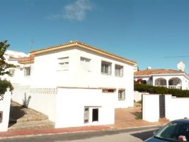 Chalet con 6 dormitorios se vende en Manilva, Costa del Sol