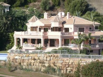 Chalet con 5 dormitorios se vende en Benahavis, Costa del Sol