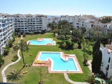 Apartamento con 4 dormitorios se vende en Marbella, Costa del Sol