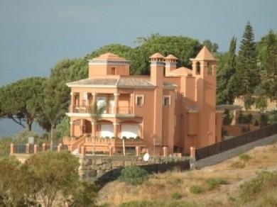 Chalet con 6 dormitorios se vende en Marbella, Costa del Sol