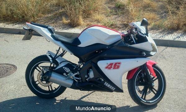 Se vende Moto Yamaha YZF 125 cc