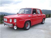 Vendo renault 8,color rojo,restaurado por dentro y fuera.