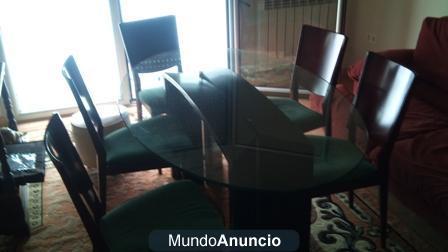 Se vende mesa de cristal comedor con cinco sillas