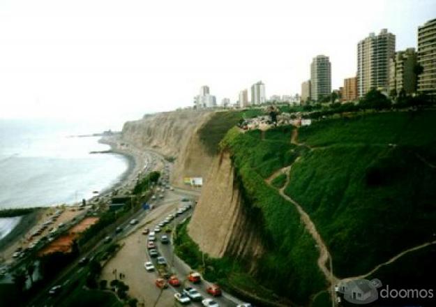 CASA  COMO TERRENO EN  EL MEJOR LUGAR  DE LA CAPITAL DE PERU  CERCA AL  MAR EN SUDAMERICA