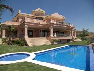 Chalet con 5 dormitorios se vende en Benahavis, Costa del Sol