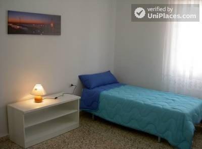 Rooms available - Central 2-bedroom apartment in lively La Latina