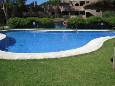 Apartamento con 2 dormitorios se vende en Marbella, Costa del Sol