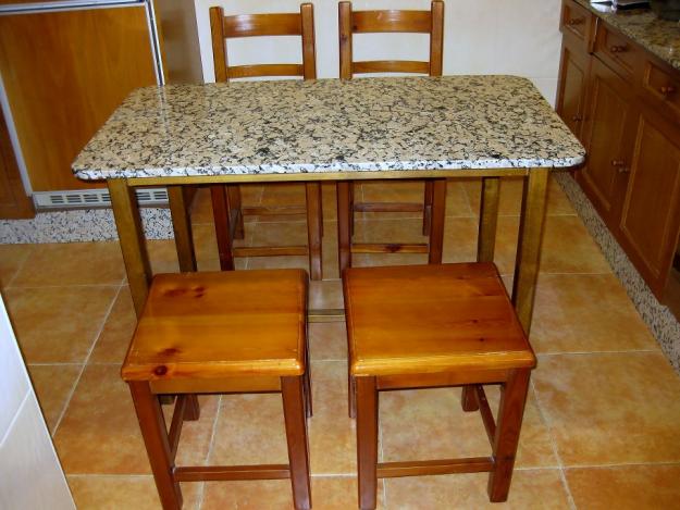 Vendo mesa de cocina y 4 sillas