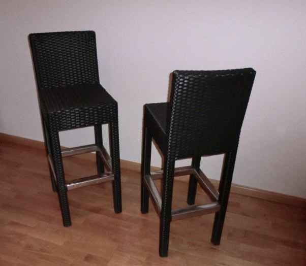 2 taburetes altos de rattan negro