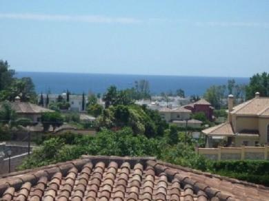 Chalet con 4 dormitorios se vende en Estepona, Costa del Sol