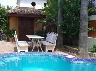 Chalet con 2 dormitorios se vende en Marbella, Costa del Sol