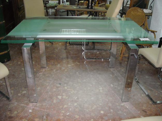 Mesa de cristal extensible con patas de acero inoxidable