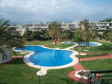 Apartamento con 2 dormitorios se vende en Marbella, Costa del Sol