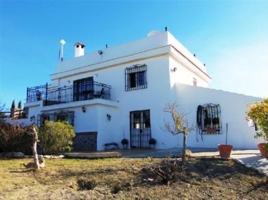 Chalet con 5 dormitorios se vende en Alhaurin el Grande