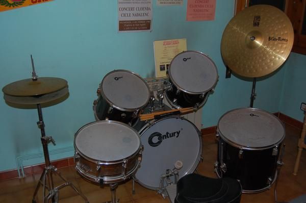 Vendo BATERIA CENTURY completa