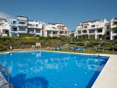 Apartamento con 3 dormitorios se vende en Marbella, Costa del Sol