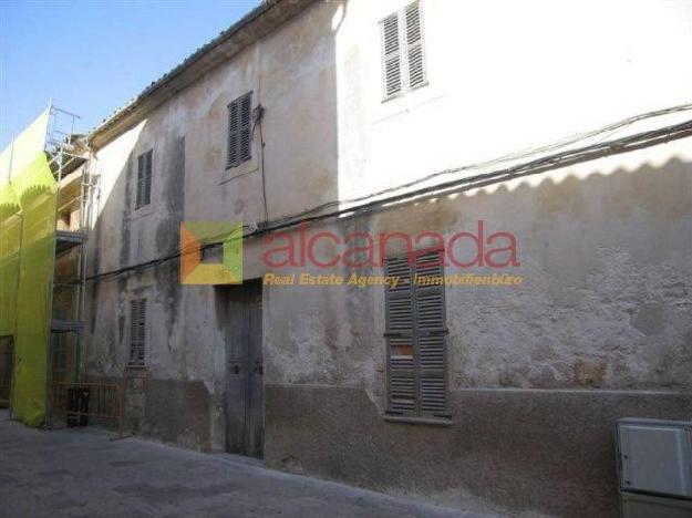 Antigua casa de pueblo en Muro.