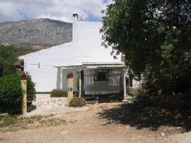 Chalet con 4 dormitorios se vende en Valle de Abdalajis