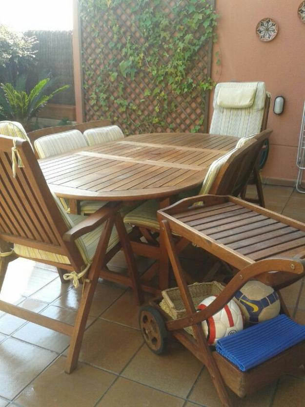 Se vende mesa de jardín de teca con sillas, 2 hamacas y carrito.