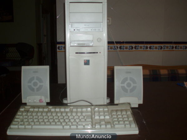 Ordenador Pentium 2, Altavoces y Teclado