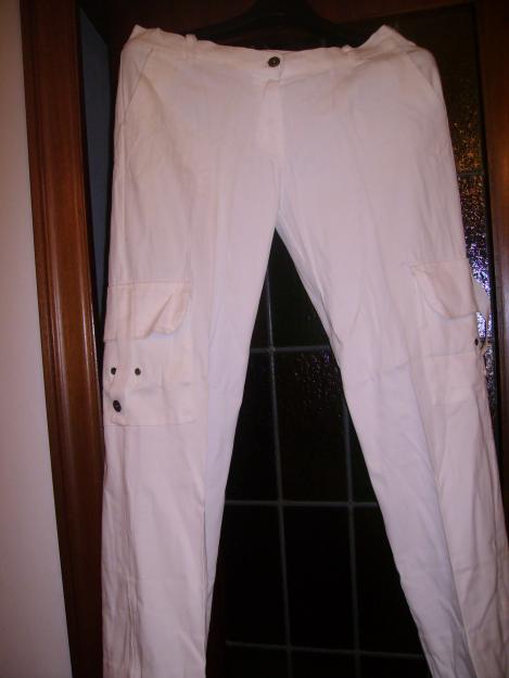 Pantalones blancos talla 44 de señora.