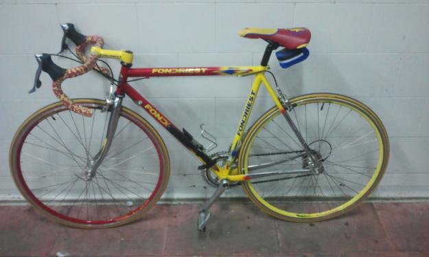 Se vende bicicleta de ciclismo en ruta