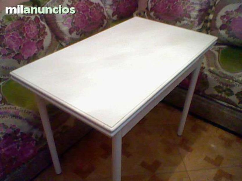 mesa de comedor o salón.