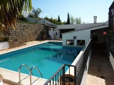 Chalet con 6 dormitorios se vende en Benahavis, Costa del Sol