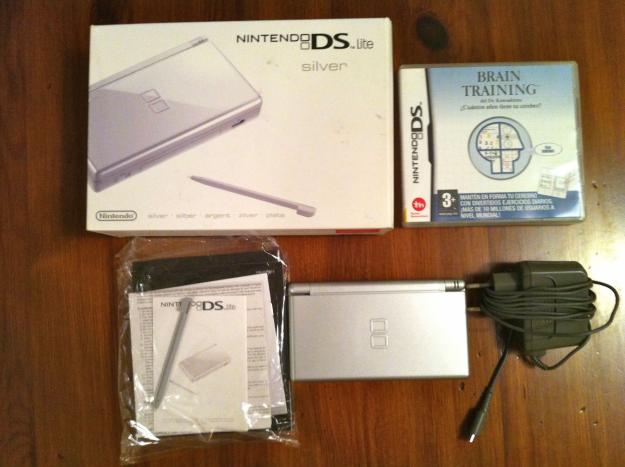 Nintendo DS Lite Plata como nueva+Brain Training