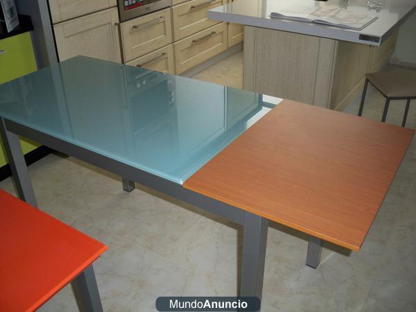 Mesa cocina, vidrio templado extensible en acabado madera