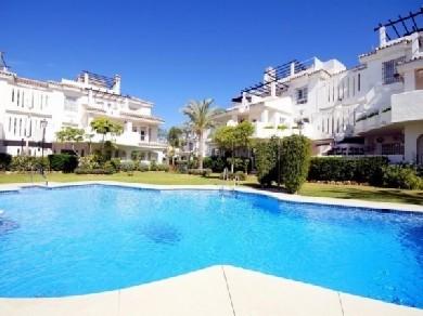 Apartamento con 2 dormitorios se vende en Marbella, Costa del Sol