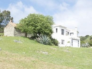 Chalet con 2 dormitorios se vende en Casares Costa, Costa del Sol