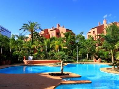 Apartamento con 2 dormitorios se vende en Marbella, Costa del Sol