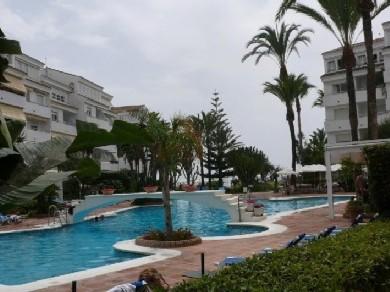 Apartamento con 2 dormitorios se vende en Marbella, Costa del Sol