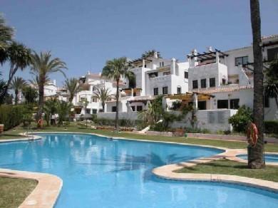 Apartamento con 3 dormitorios se vende en Marbella, Costa del Sol