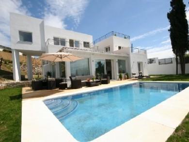 Chalet con 5 dormitorios se vende en Marbella, Costa del Sol