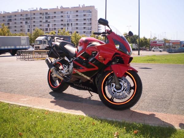 VENDO CBR 600 F ROJA AÑO 2007 IMPECABLE