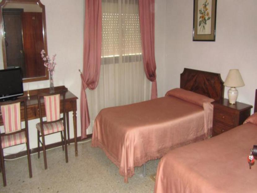 Venta Hostal Restaurante (Centro Rural) y vivienda particular 2.800m² en Albalate de Zorit