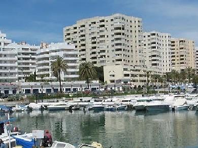 Apartamento con 2 dormitorios se vende en Estepona, Costa del Sol