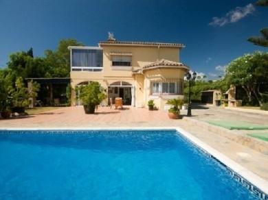 Chalet con 3 dormitorios se vende en Estepona, Costa del Sol