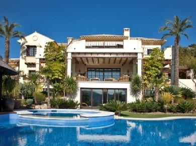 Chalet con 5 dormitorios se vende en Marbella, Costa del Sol